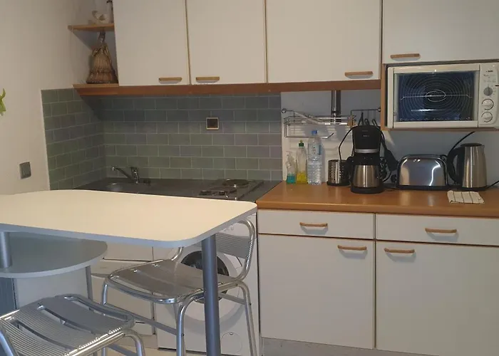 Joli Et Spacieux Studio Avec Garage Au Bord De Mer